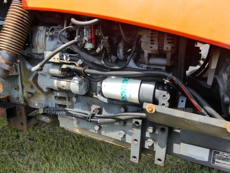 2013-kubota-m135gx-image-11