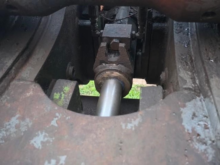 2011-deere-240d-lc-image-70