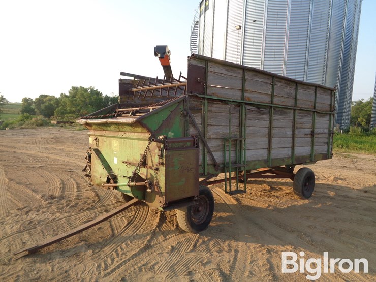 john-deere-chuck-wagon-forage/-feeder-wagon-image-9