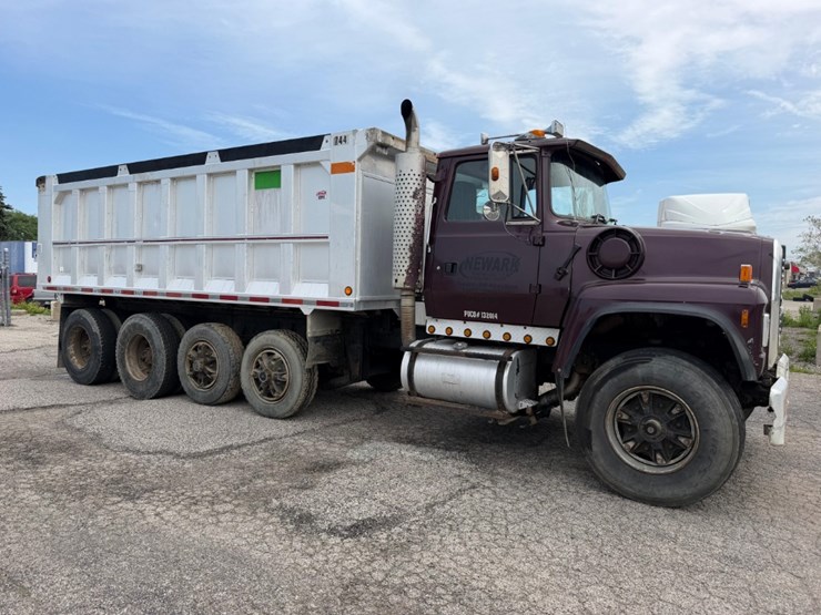 1997-ford-lt9000-image-3