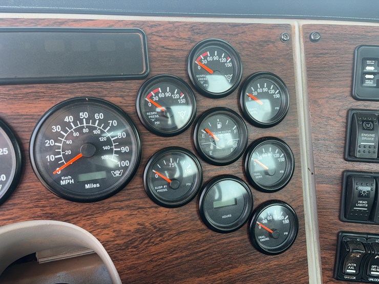 2015-western-star-w4700-semi-image-29