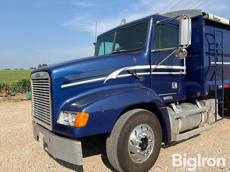 2003-freightliner-fld112-image-9