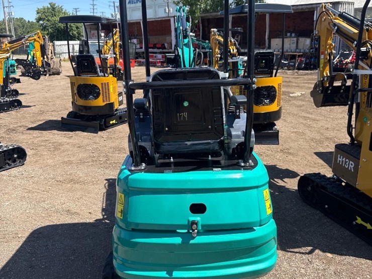 new-cfg-industrial-co-mini-excavator-model-kt13r-image-5