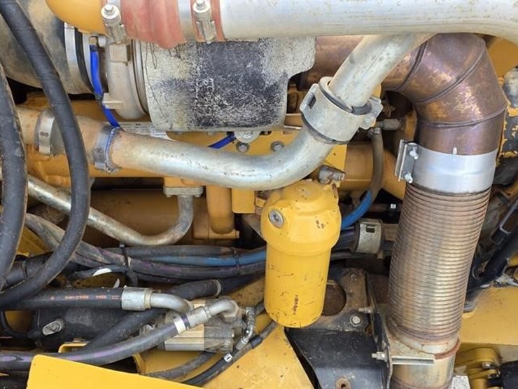 2011-caterpillar-740-image-50