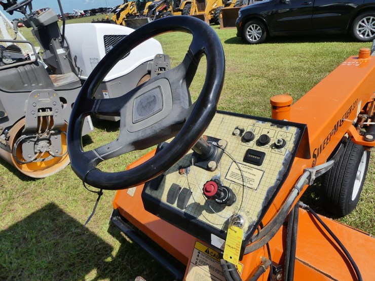 lay-mor-sweepmaster-300-image-11