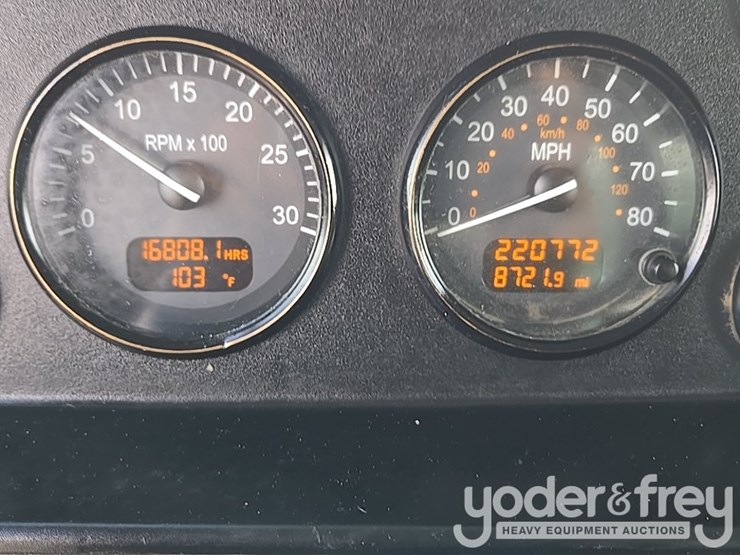 2014-peterbilt-348-image-74