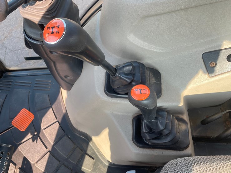 2019-case-ih-farmall-75a-image-56