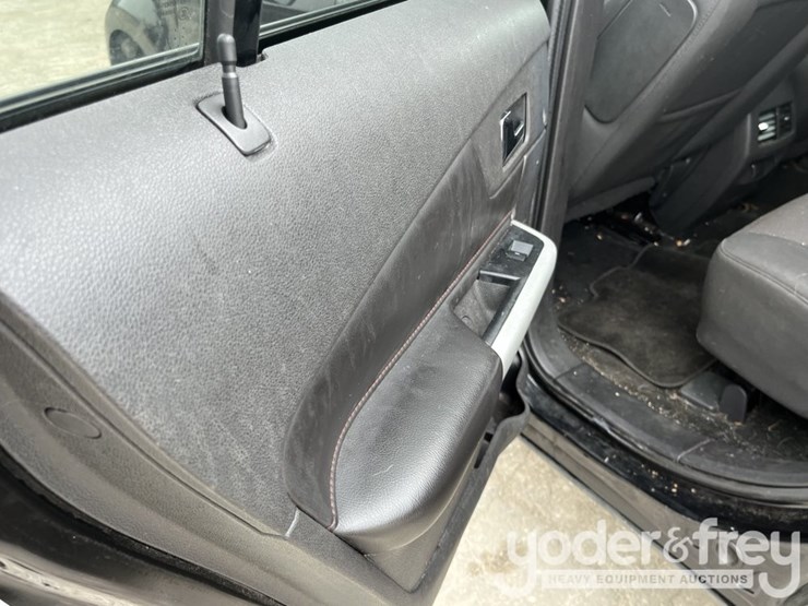 2013-ford-edge-image-23