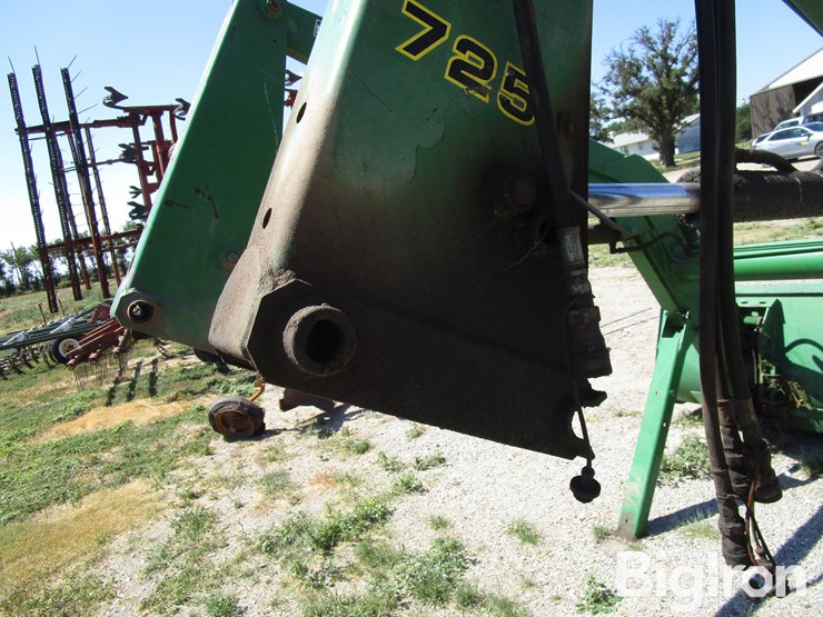 john-deere-725-image-19