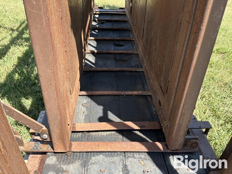 blattner-hydraulic-livestock-squeeze-chute-image-12
