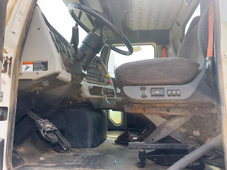 2015-western-star-w4700-semi-image-24