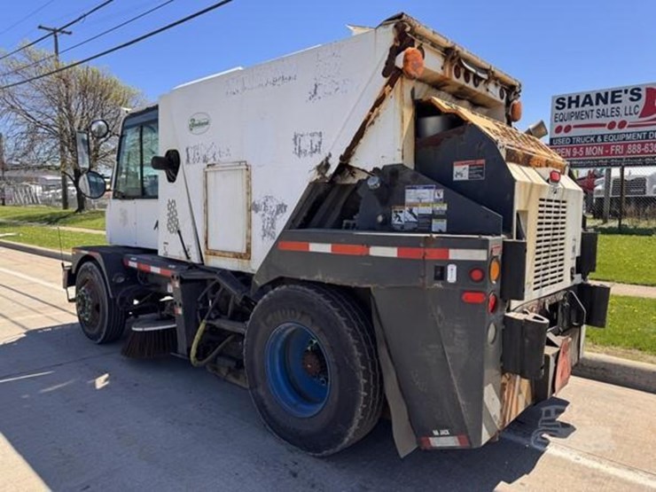 global-m4-mechanical-street-sweeper-image-6