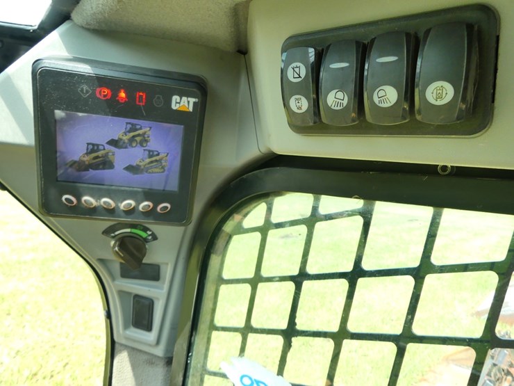 caterpillar-236d-image-16