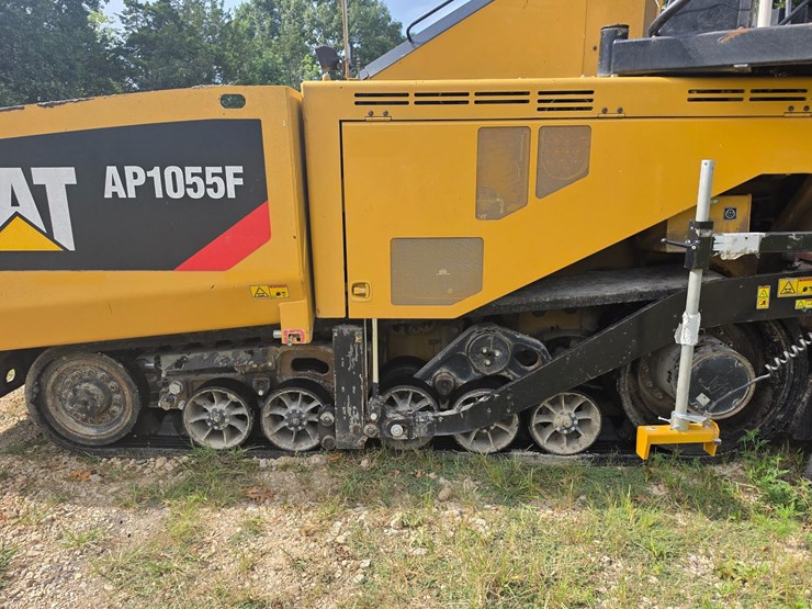 caterpillar-ap-1055f-image-57