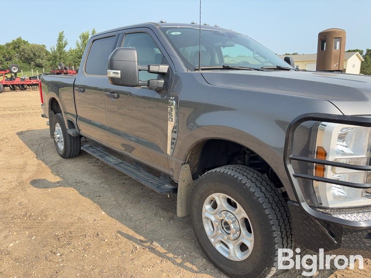 2025-ford-f350-image-14