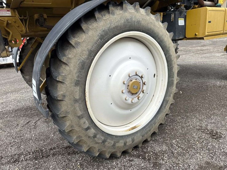 ag-chem-rogator-864-self-propelled-row-crop-spraye-image-8