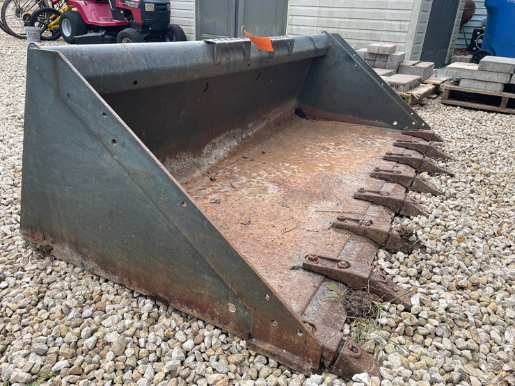 #903-•-bobcat-heavy-duty-skid-steer-tooth-bucket-(sun-prairie,-wi)-image-2