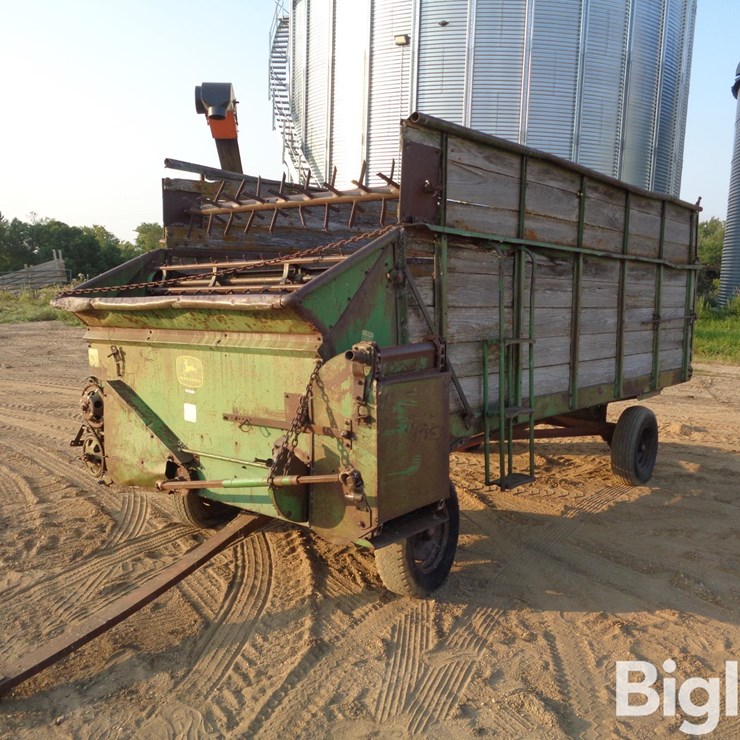 John Deere Chuck Wagon Forage/ Feeder Wagon