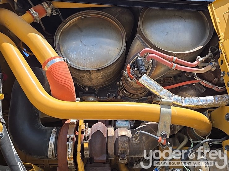 2016-caterpillar-140m3-awd-image-58