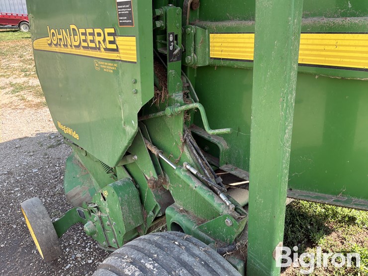 2001-john-deere-567-image-18