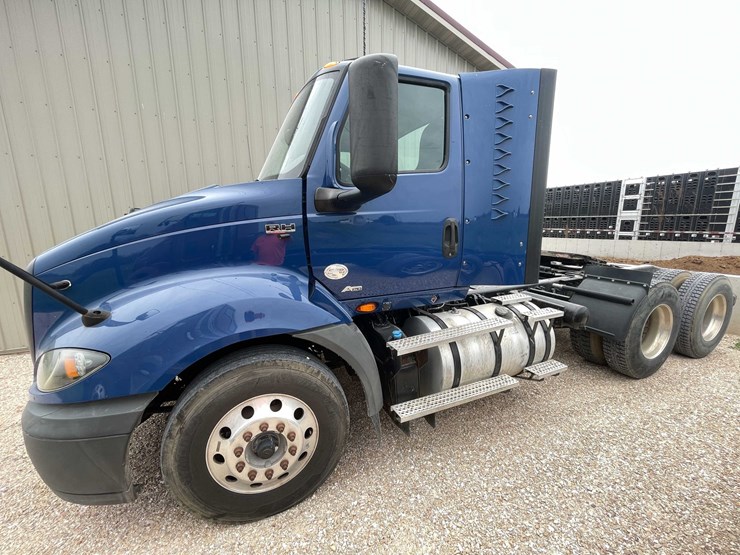 #108-•-2020-international-semi-tractor-(has-wi-title)-(denmark,-wi)-image-9