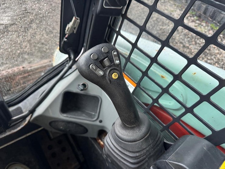 2017-bobcat-s550-image-21
