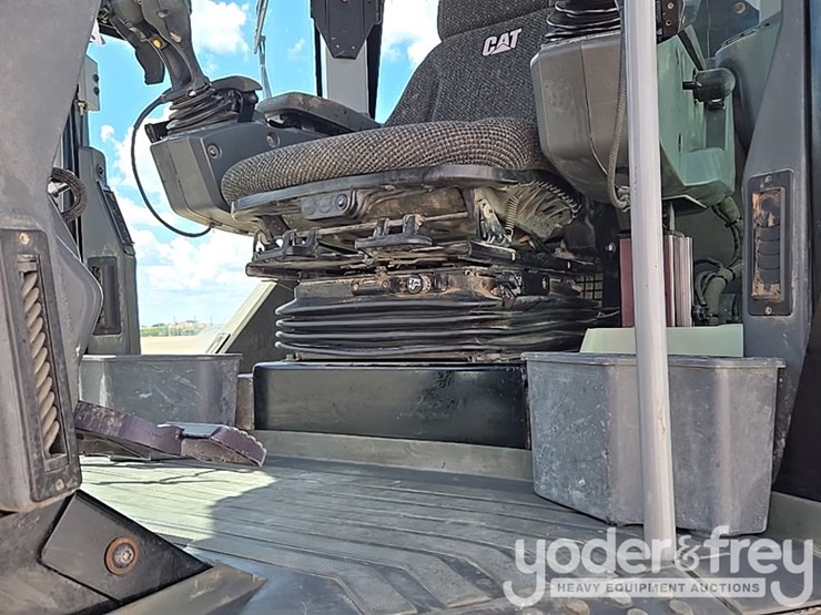 2016-caterpillar-140m3-awd-image-63
