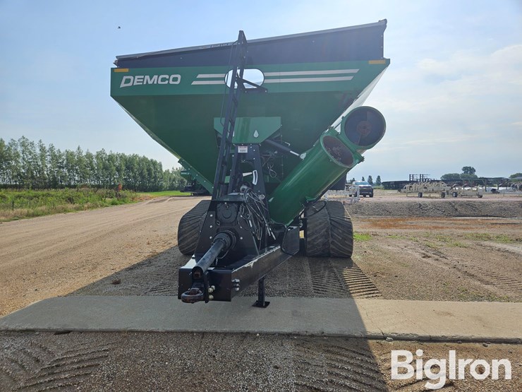 2023-demco-2200-grain-cart-image-2