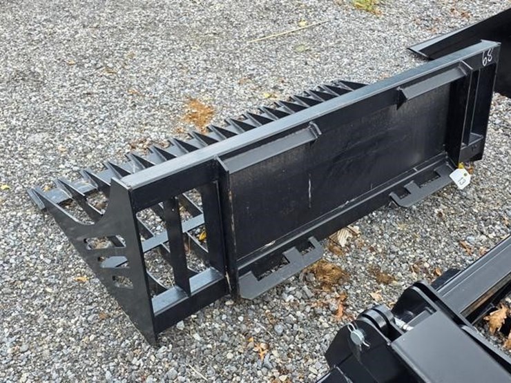 new-wildkat-68"-skidloader-rock-bucket-image-3