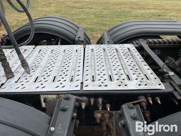 2015-mack-granite-gu713-image-18