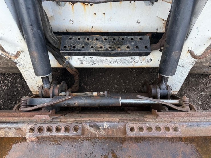 2008-bobcat-t300-image-10