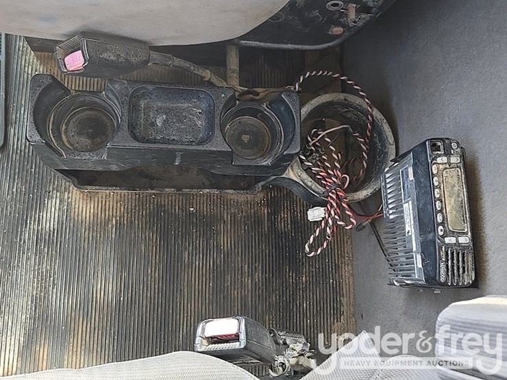 2012-peterbilt-348-image-84
