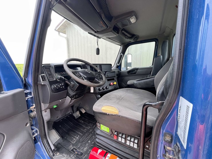 #108-•-2020-international-semi-tractor-(has-wi-title)-(denmark,-wi)-image-65