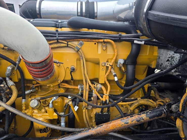 2000-peterbilt-379-image-42