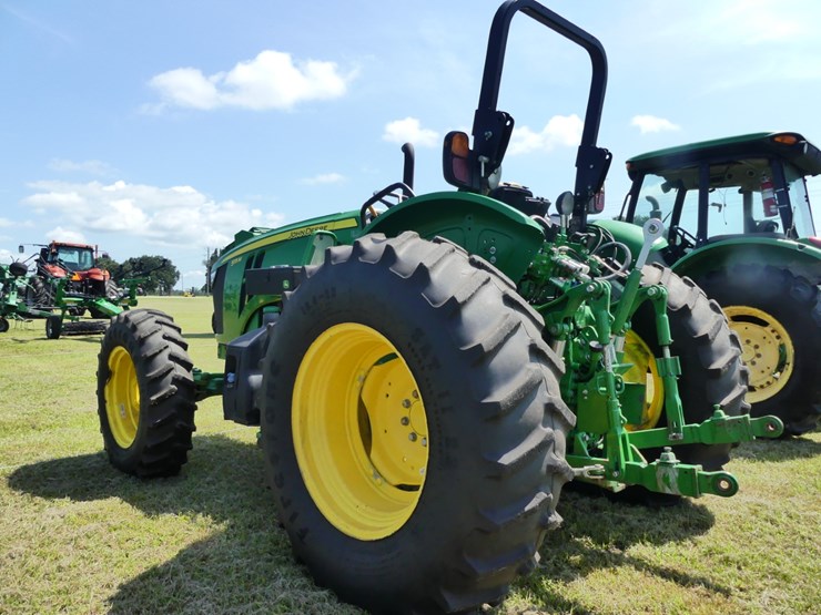 2022-john-deere-5115m-image-3