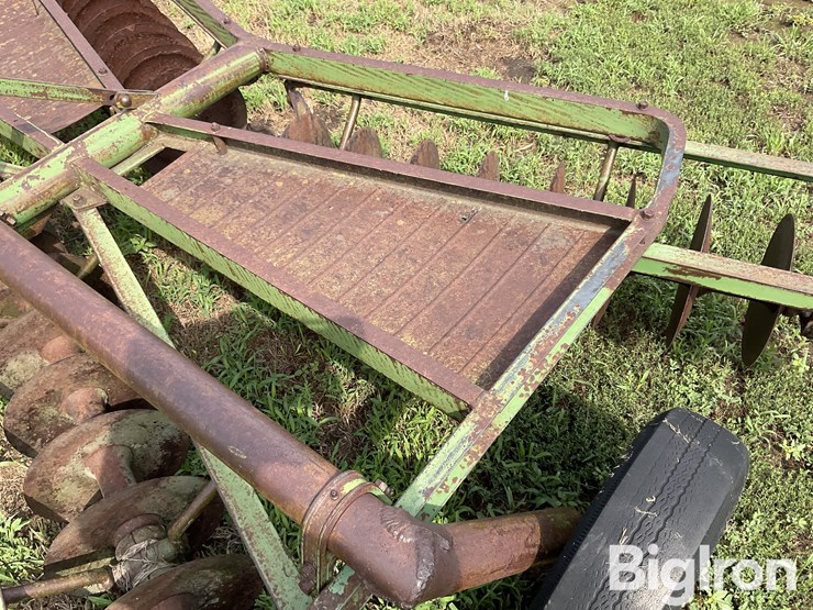 john-deere-12-image-12