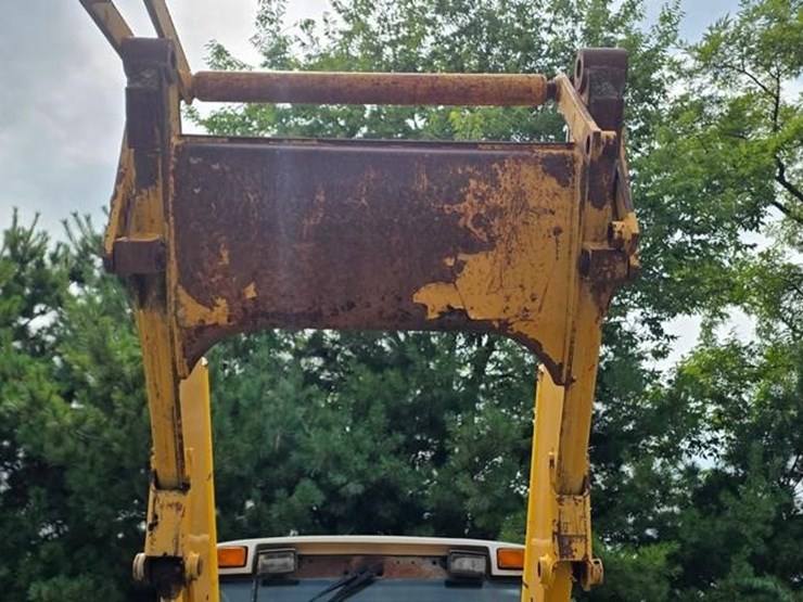 new-holland-555e-image-31