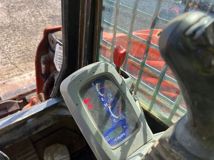 2014-kubota-svl90-2-image-18