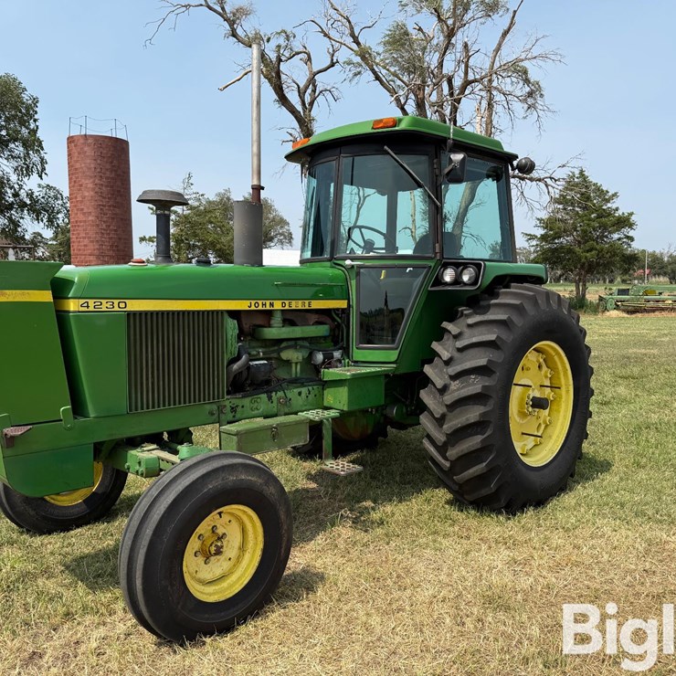 1977 JOHN DEERE 4230