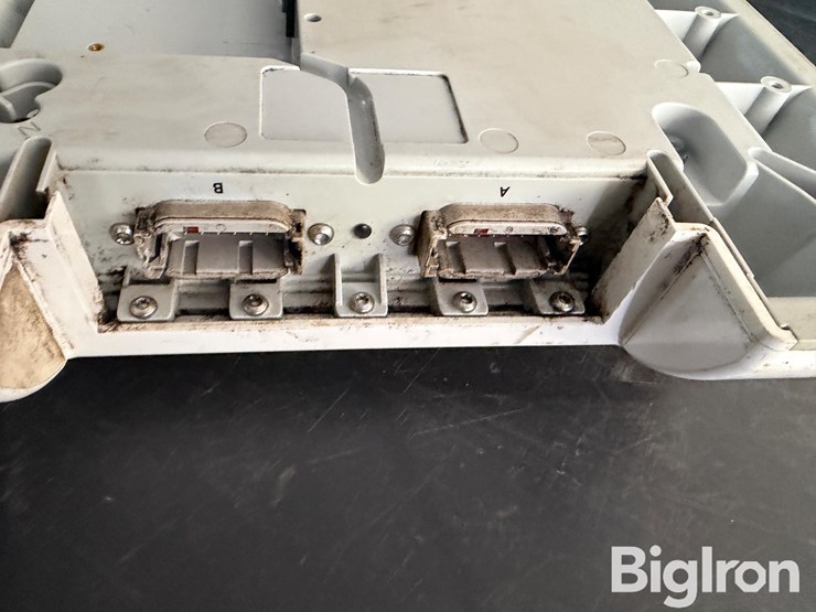 2021-case-new-holland-372-receiver-image-13