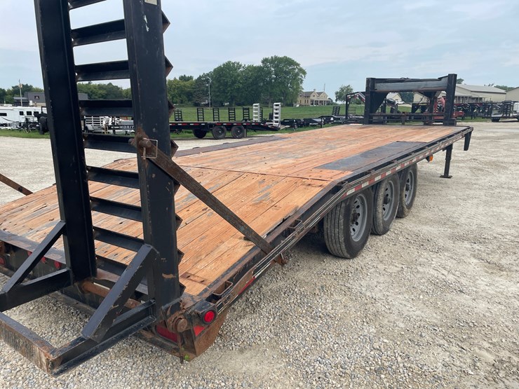 #403-•-2015-quality-8.5-x-25'-flatbed-gooseneck-(has-in-title)-(helenville,-wi)-image-4