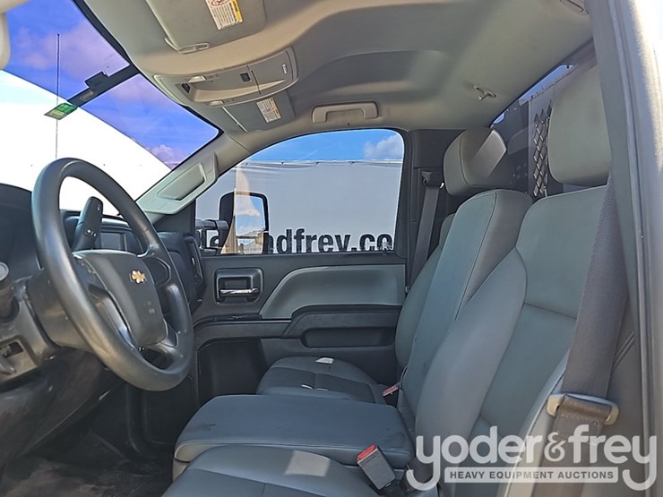 2021-chevrolet-silverado-5500hd-image-44