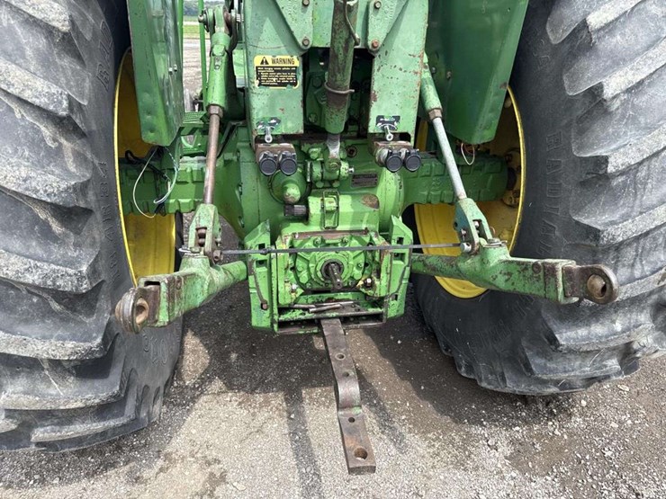john-deere-4320-image-11