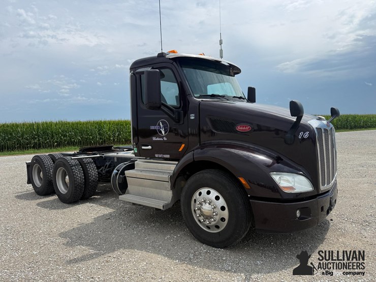 2020-peterbilt-579-image-3