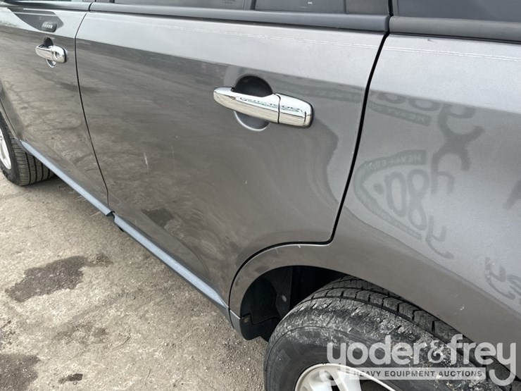 2010-ford-edge-image-23