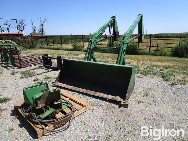 john-deere-725-image-1