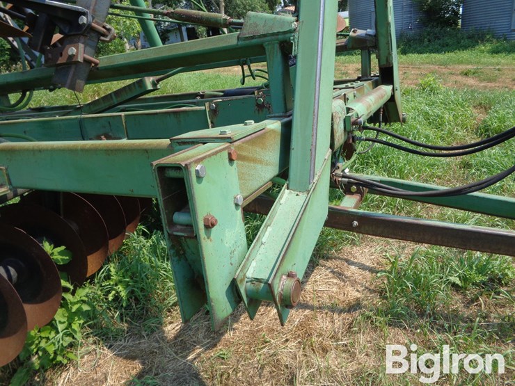 john-deere-235-image-16