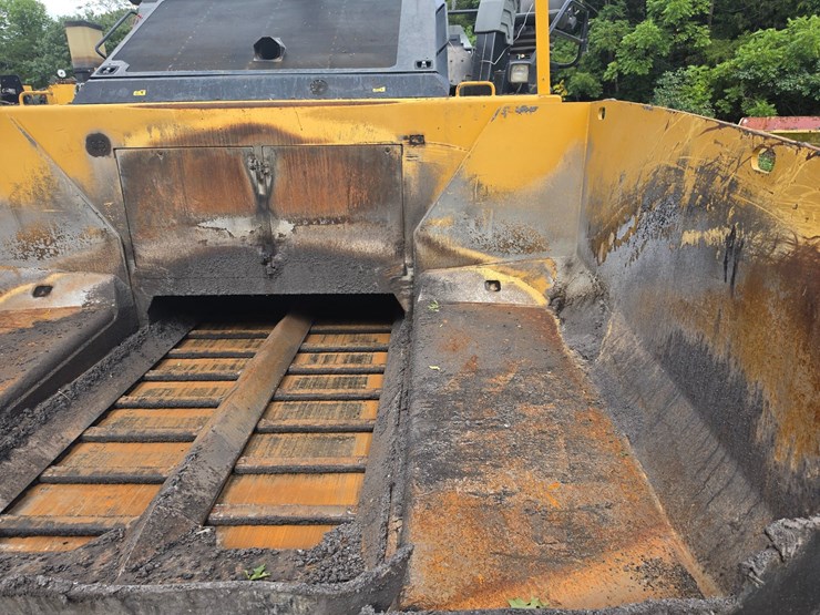 caterpillar-ap-1055f-image-65