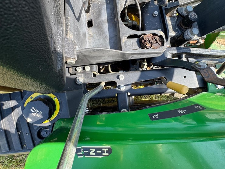 2014-john-deere-1023e-image-46