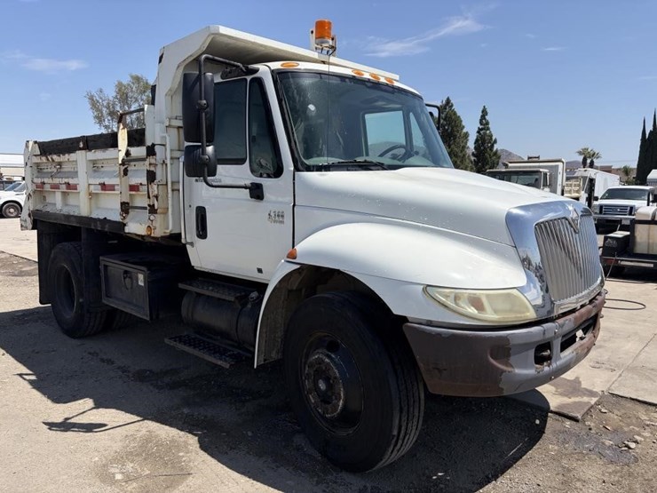 2003-international-durastar-4300-image-2